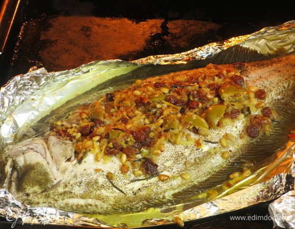 Раскрываем рыбу и запекаем еще 5 минут.