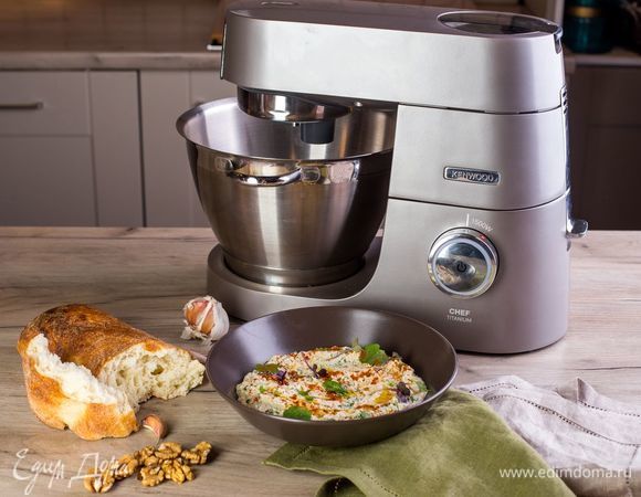 Подавайте паштет как дополнение к закускам или как самостоятельное блюдо. Приятного аппетита!