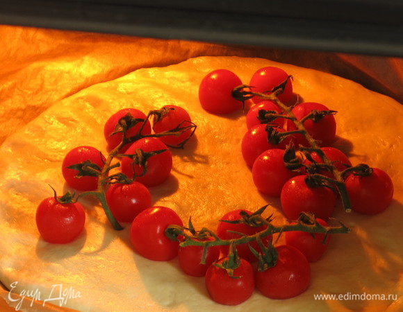 Поливаем маслом, посыпаем солью крупной и ставим в духовку при 225°C.