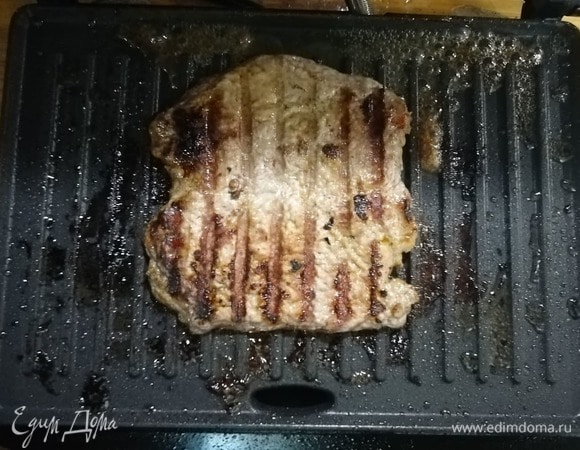 Жарим мясо буквально 1,5–2 минуты.