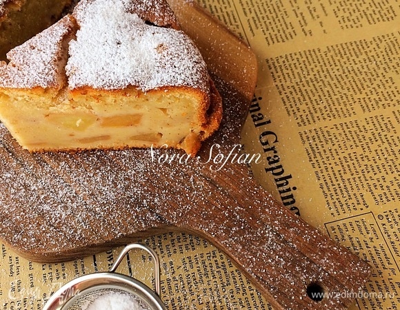 Готовый пирог достать из формы и остудить на решетке.