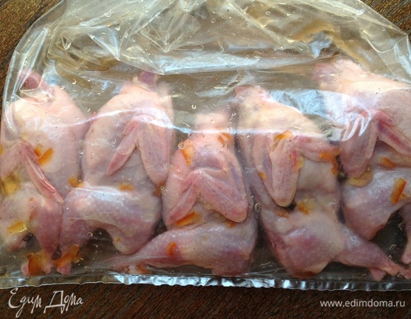 Кладу в пакет, мариную минимум час.