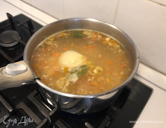 После этого добавьте приготовленную зажарку.