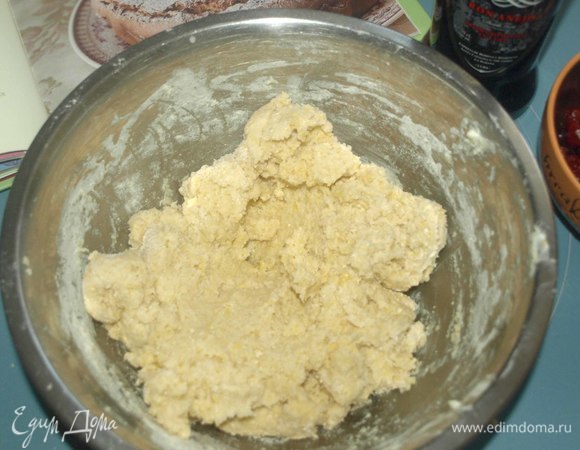 Замешиваем тесто.