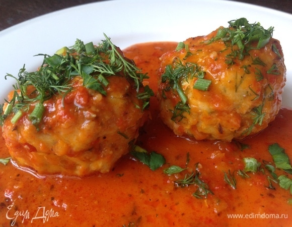 Выложить на тарелку, добавить подливку.