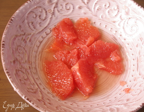 Получаются дольки грейпфрута с соком.
