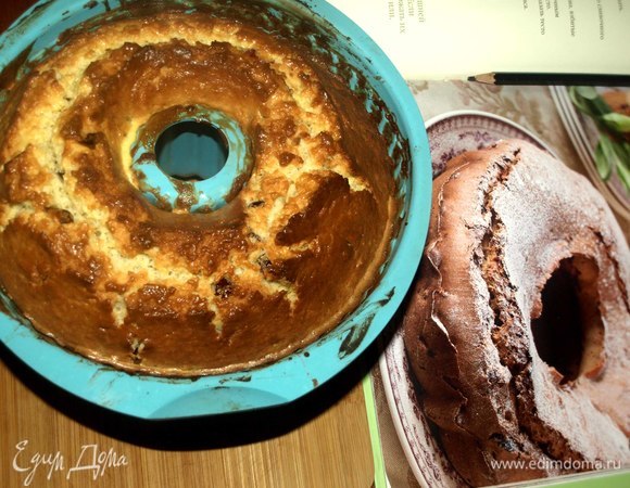 Достать готовое кольцо. Остудить. Идеально дать пасхальному кольцу постоять сутки — все вкусы раскроются.