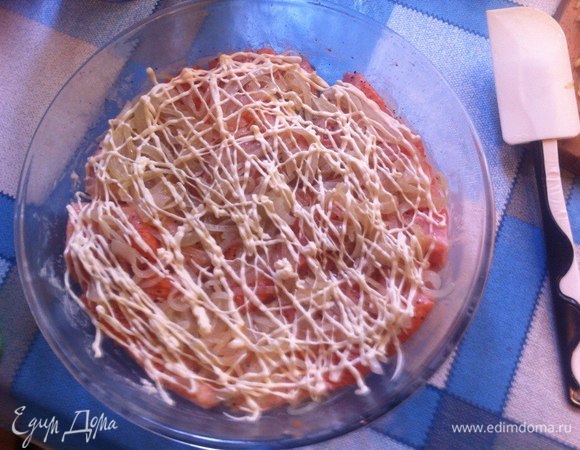 Добавить сеточку из майонеза.