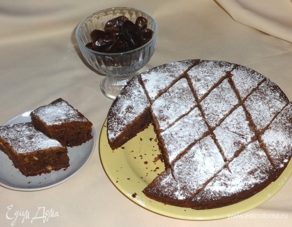 Разрезать пирог на порции и подать к чаю или кофе. Угощайтесь! Приятного аппетита!
