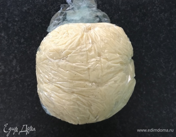 Сформировать шар и отправить в холодильник минимум на 2 часа.