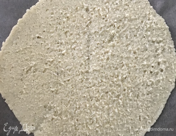 Раскатать тесто толщиной в 1,5 см.