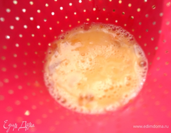 Процедить через сито.