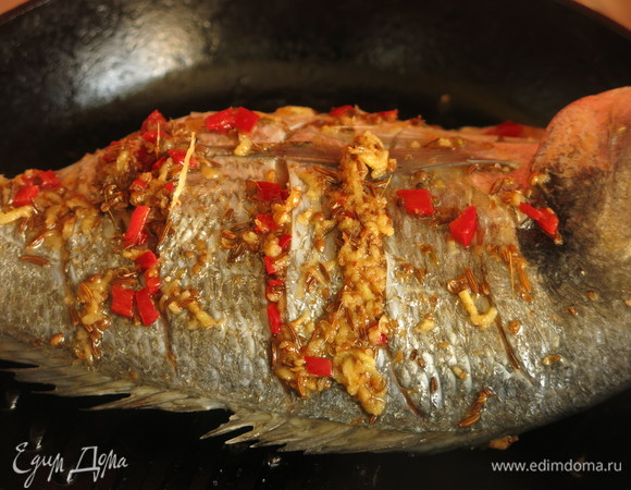 Жарим на гриле по 5–8 минут с каждой стороны.