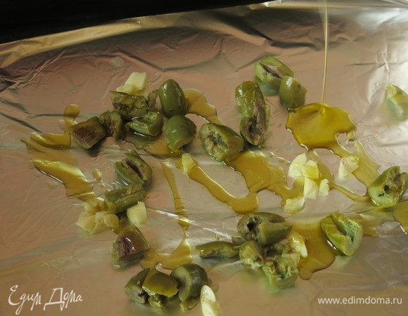 Поливаем маслом оливковым.