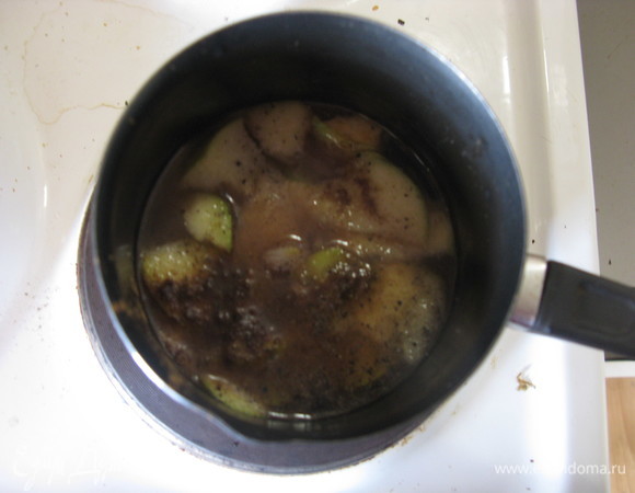 Главное, его не перегреть — при долгом кипении алкоголь улетучится полностью, и вы будете пить теплый сок, хотя, с другой стороны, если нагревать подольше, градус напитка падает в два раза.