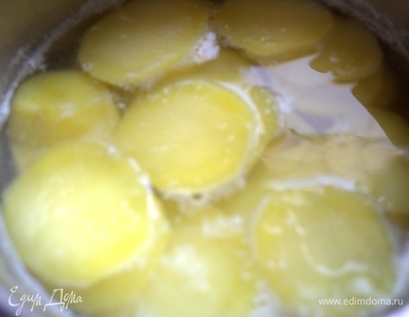 Довести до кипения и варить пару минут.