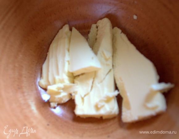 Растопить сливочное масло.