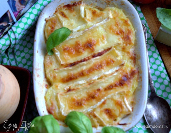 Подаем в горячем виде прямо в форме.