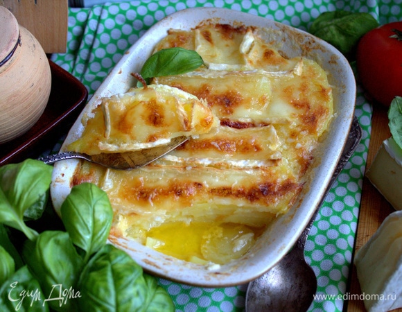 Корочка сверху волшебно преображает обычную запеченную картошку.