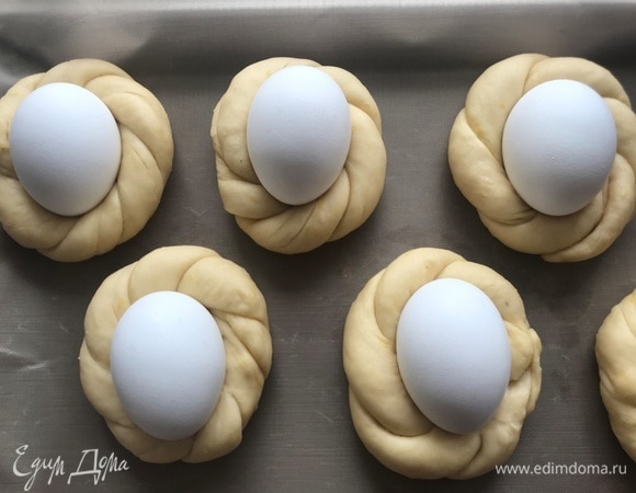 Булочки выложить на противень и оставить на 30 минут.