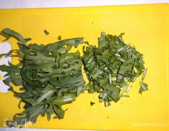 Руколу порубить.