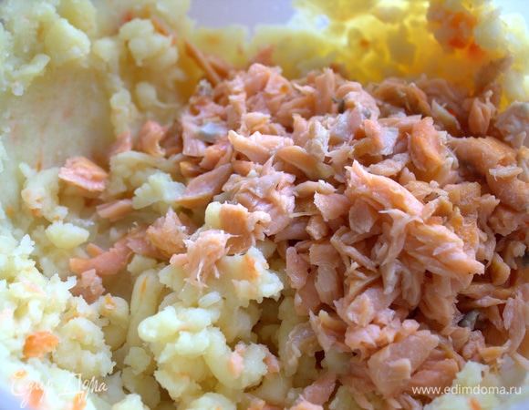 Перенести рыбу в пюре.