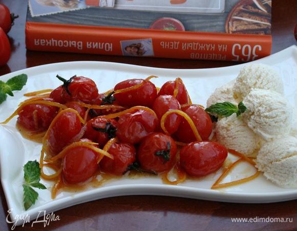 Подавать в теплом виде со сметанным мороженым. Приятного аппетита!