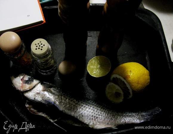 Для мариновки нам потребуются соль морская, лимон, лайм, перец, прованские травы и шафран.