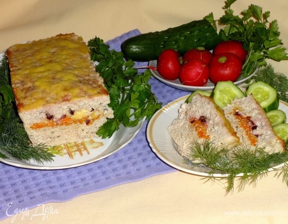 Мясной хлеб разрезать на порции и подавать в горячем или холодном виде с зеленью и овощами. Угощайтесь! Приятного аппетита!