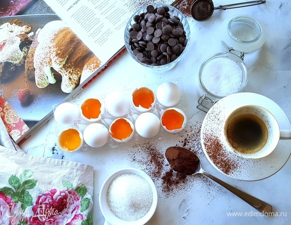 Духовку предварительно разогреть до 180°C.