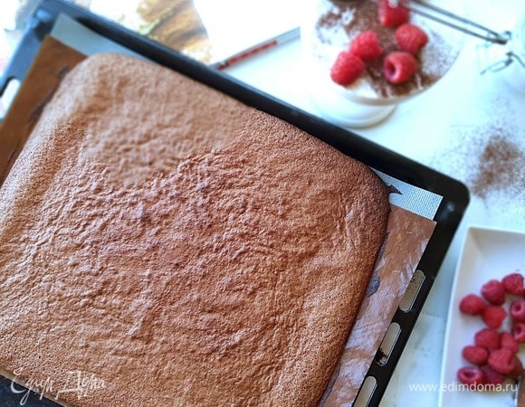 Шоколадный корж готов.