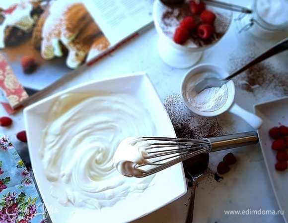В работе со сливками самое главное — не перевзбить, иначе сливки осядут.