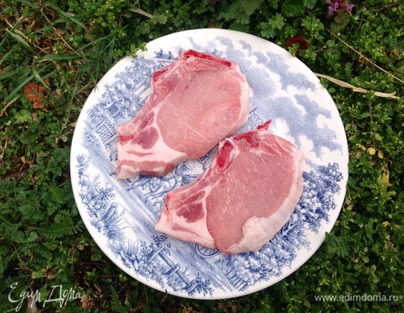 Свиные отбивные должны быть хорошего качества, от этого зависит результат готового блюда.