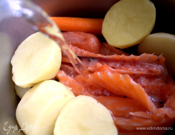 Залить водой и поставить на огонь.