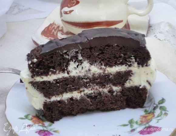 И разрез. Это не воздушный бисквит, но рассыпается, да и крема очень достаточно.Вкусно!