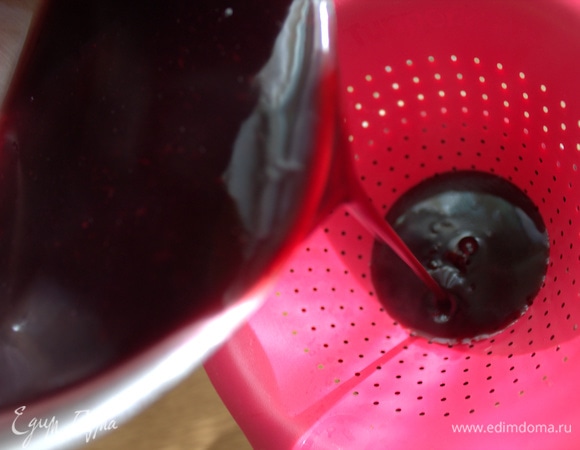 Процедить через сито.