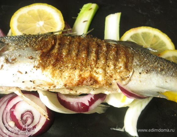 Сверху кладем рыбу. Готовила одну рыбу, продукты, как в книге, — на три.