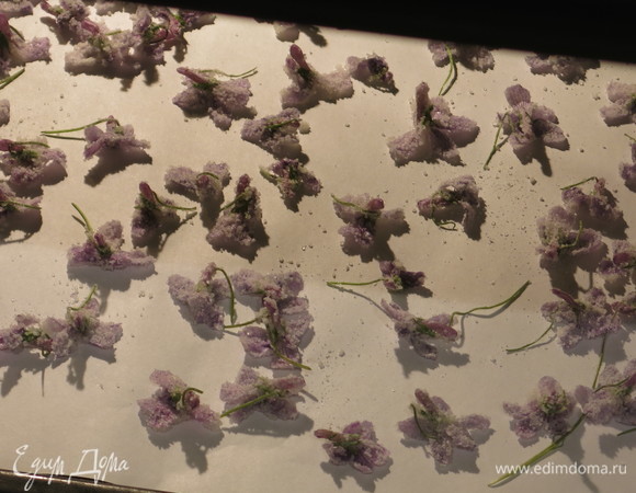 Высушиваем 2 часа при 50–60°C. У меня сушились при 55°C.