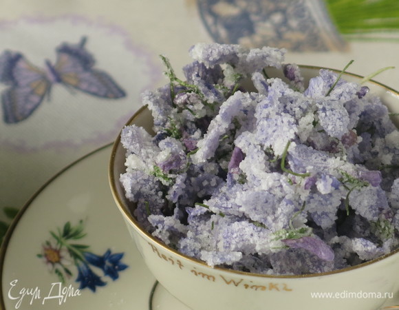 Используем фиалки для украшения рецептов и как лакомство. Неожиданных кулинарных открытий!