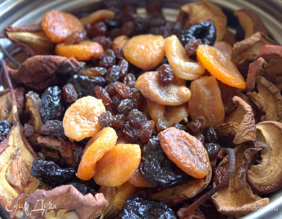 Засыпаем в кастрюлю.