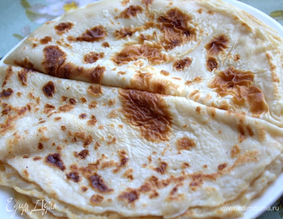 Подача. Я воспользовалась блинами, которые муж с утра испек, пока все спали.