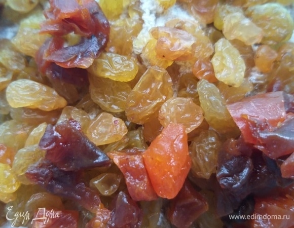 В отдельной миске смешать оставшиеся ингредиенты, добавить обжаренные (остывшие) овсяные хлопья, тщательно перемешать. Кстати, добавляют обычно в такие печенья сухофрукты, которые вам нравятся. Я добавляла изюм и курагу, например.