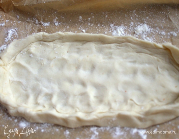 Дать чуть разморозиться, сформировать лодочку с бортиками.