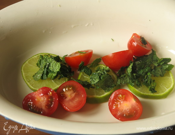 В форму выкладываем половину нарезки.