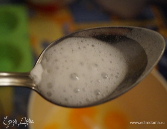 Растопите масло.