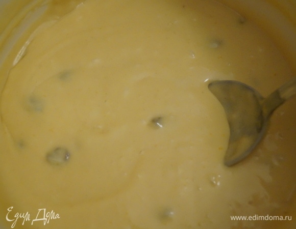 Тесто должно получиться густым, как сметана. Дайте тесту отдохнуть, пока разогревается духовка.