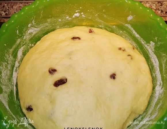 Я поставила в духовку при 50°C. Тесто хорошо поднялось.