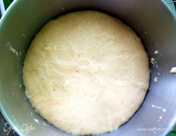 Тесто увеличилось в объеме в 2 раза.