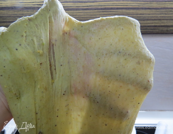 Тесто должно получиться очень эластичным.