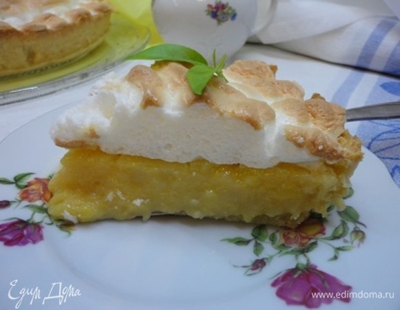 Дайте пирогу остыть до комнатной температуры, и можно подавать.